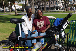 Homeless couple and a bike DSC00371